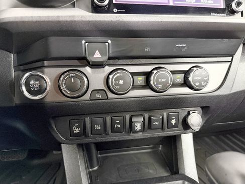 Used 2020 Toyota Tacoma TRD Off-Road w/ Technology Package AWD/4WD image 57
