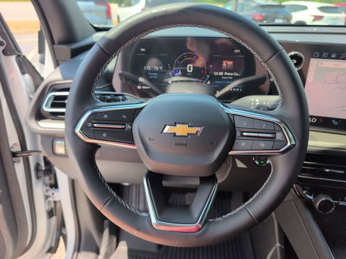 New 2026 Chevrolet Traverse LT w/ Sun and Wheel Package FWD image 24