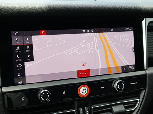 Certified 2023 Porsche Macan AWD/4WD image 20