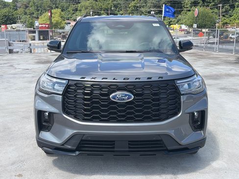 Certified 2025 Ford Explorer ST-Line RWD image 5