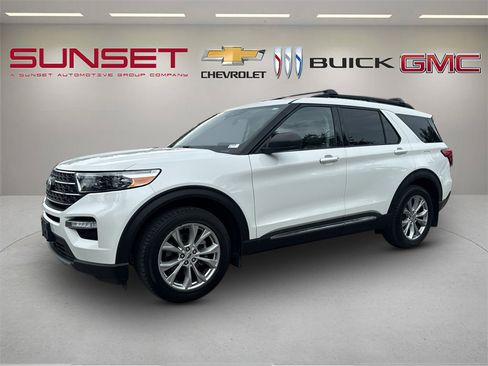 Used 2020 Ford Explorer XLT w/ Equipment Group 202A AWD/4WD image 8