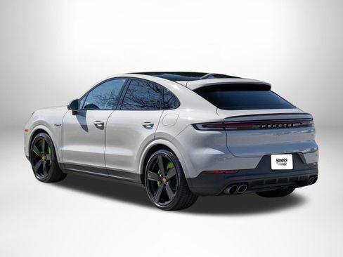 Used 2025 Porsche Cayenne S w/ Premium Package Plus AWD/4WD image 4