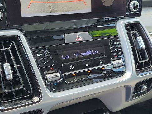Used 2022 Kia Sorento SX FWD image 24