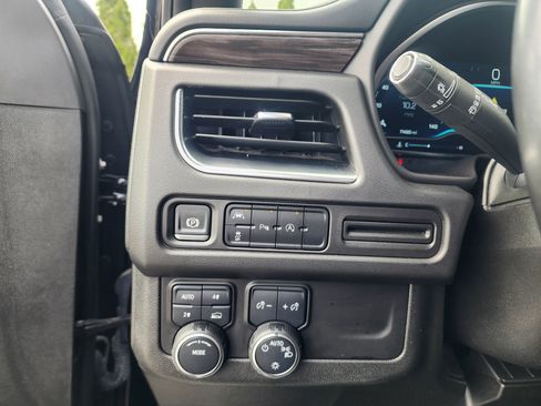 Used 2024 Chevrolet Suburban LT image 27