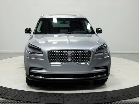Used 2023 Lincoln Aviator AWD w/ Premium Package image 3
