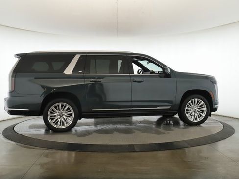 Used 2025 Cadillac Escalade ESV Premium Luxury w/ Touring Package image 6