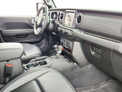 Used 2023 Jeep Wrangler Unlimited Sahara AWD/4WD image 33