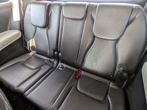 Used 2024 Kia Carnival LX image 28