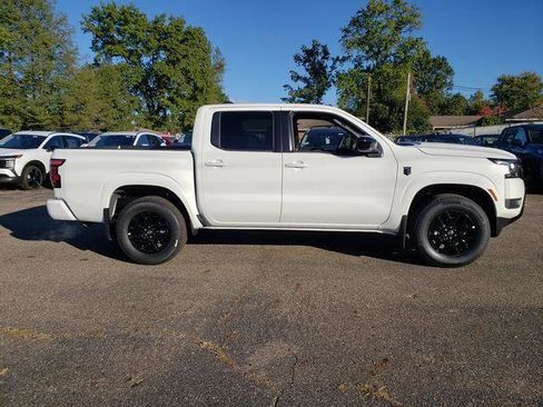 New 2026 Nissan Frontier SV w/ Tow Package AWD/4WD image 8
