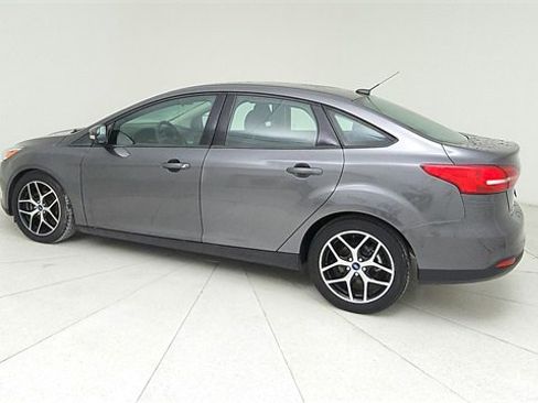 Used 2017 Ford Focus SE image 7