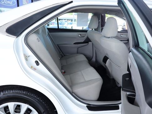 Used 2015 Toyota Camry LE image 31