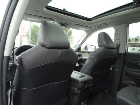 New 2026 Toyota Grand Highlander Platinum AWD/4WD image 14