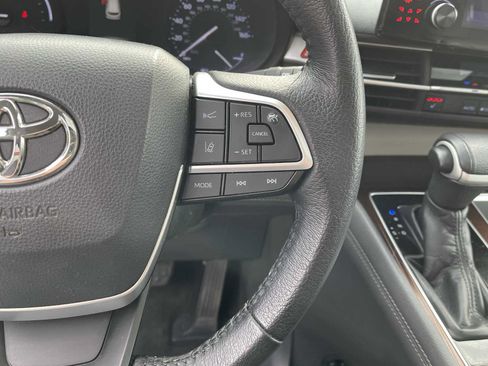 Used 2021 Toyota Sienna XLE FWD image 26