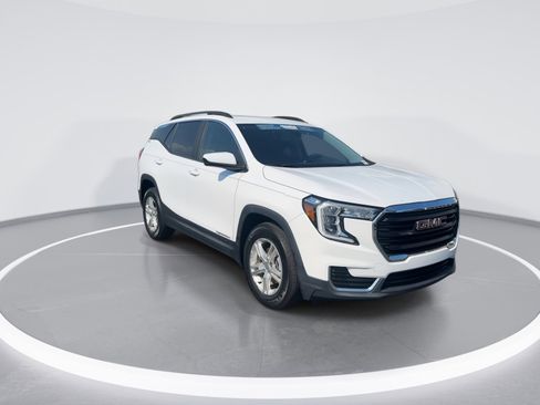 Used 2022 GMC Terrain SLE w/ Driver Convenience Package FWD image 2