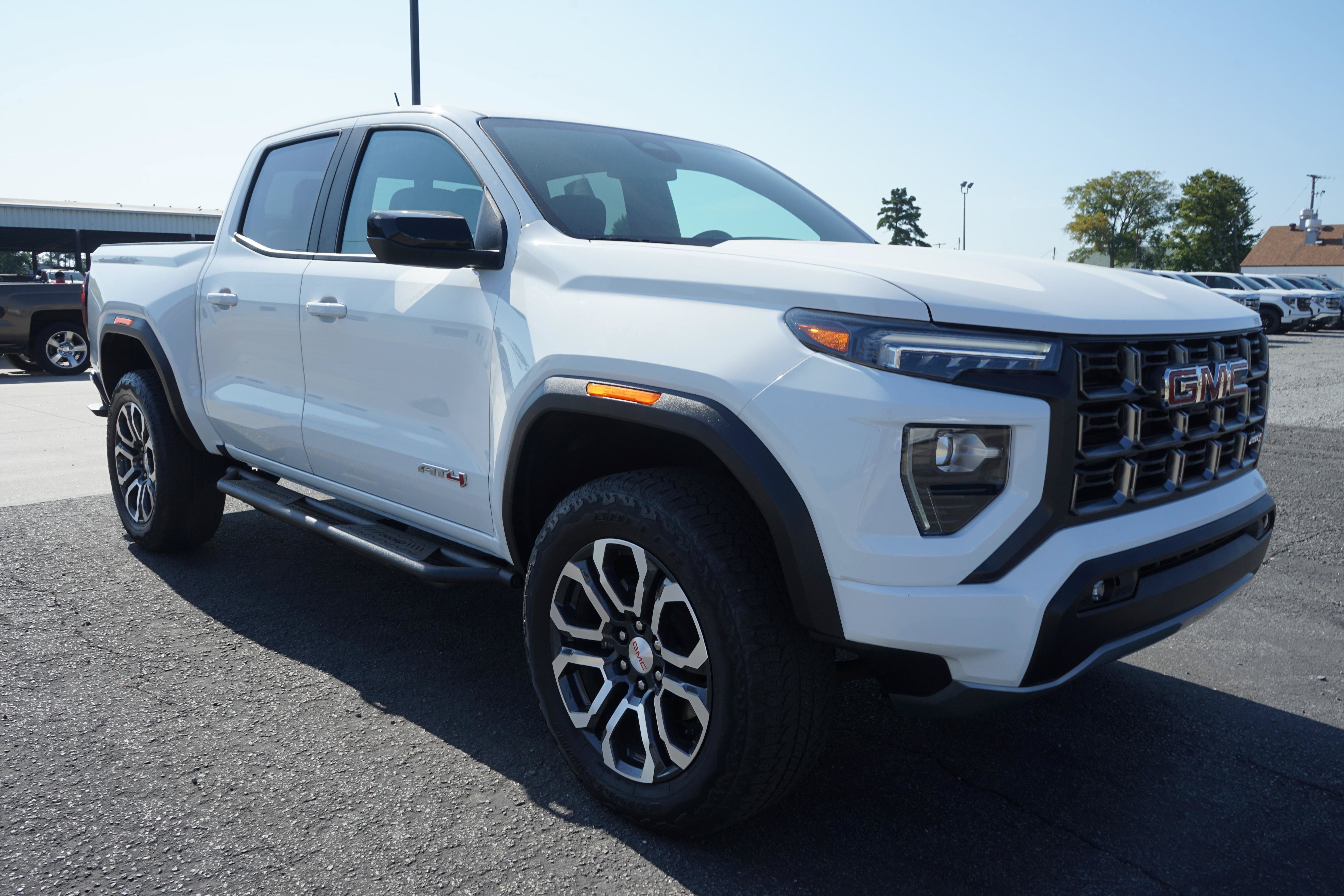 Used 2023 GMC Canyon AT4 w/ AT4 Premium Package AWD/4WD image 7