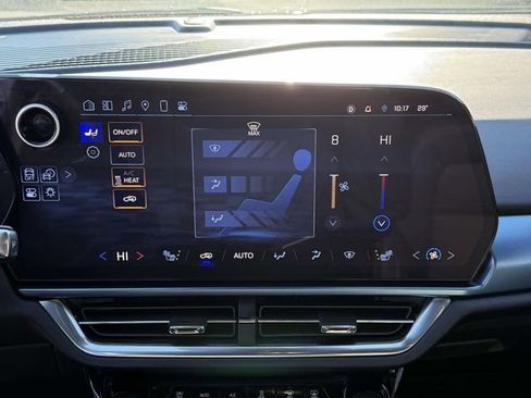 Used 2025 Chevrolet Equinox EV LT w/ Convenience Package image 13