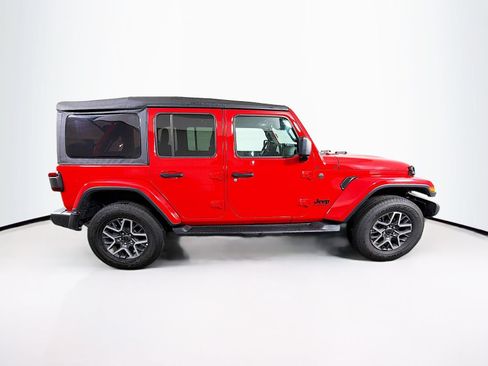 Used 2026 Jeep Wrangler Unlimited Sahara AWD/4WD image 8