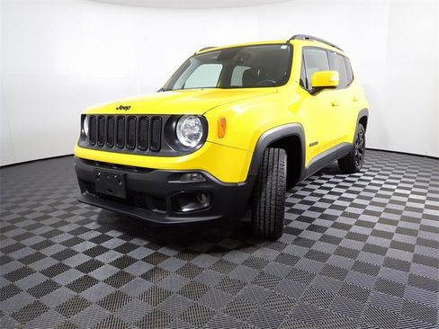 Used 2018 Jeep Renegade Altitude image 9