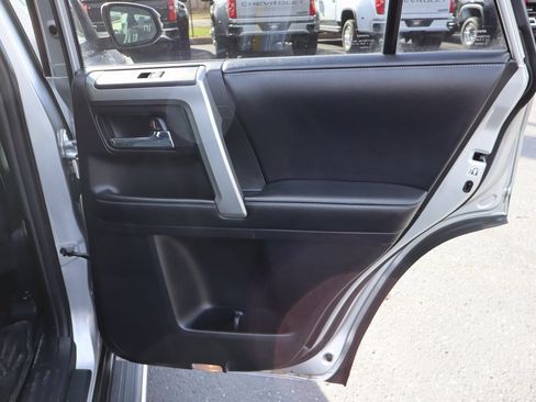 Used 2016 Toyota 4Runner SR5 image 31