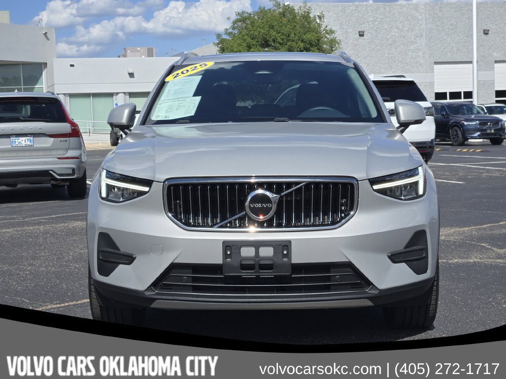 Certified 2025 Volvo XC40 B5 Core AWD/4WD image 2