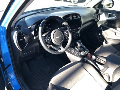 Used 2025 Kia Soul EX image 17