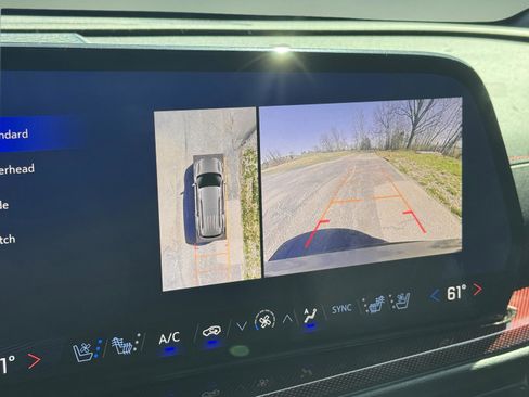 Used 2024 Chevrolet Traverse RS image 17