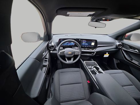 New 2026 Chevrolet Equinox LT w/ LPO, Floor Liner Package FWD image 12