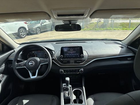 Used 2024 Nissan Altima 2.5 SV image 33