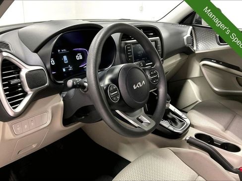 Used 2025 Kia Soul LX w/ LX Technology Package FWD image 16