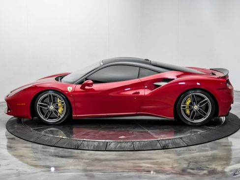 Used 2017 Ferrari 488 GTB RWD image 9