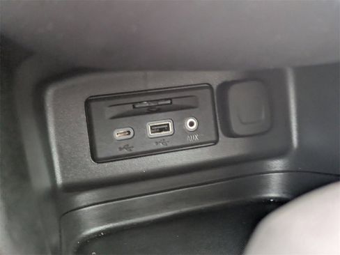 Used 2022 Chevrolet Equinox RS w/ RS Leather Package image 23