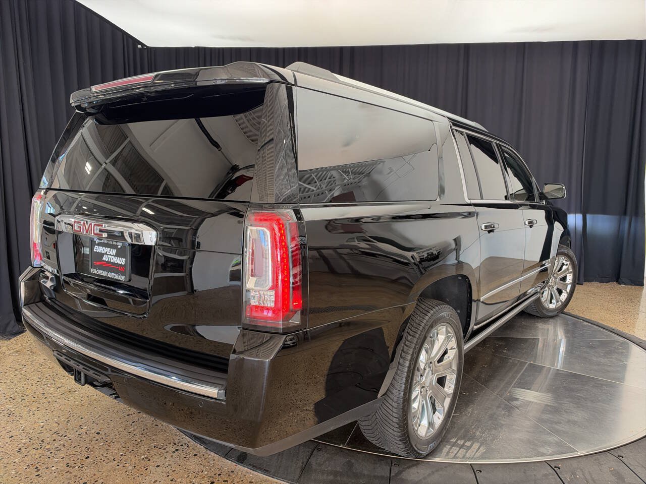 Used 2016 GMC Yukon XL Denali w/ Open Road Package AWD/4WD image 6