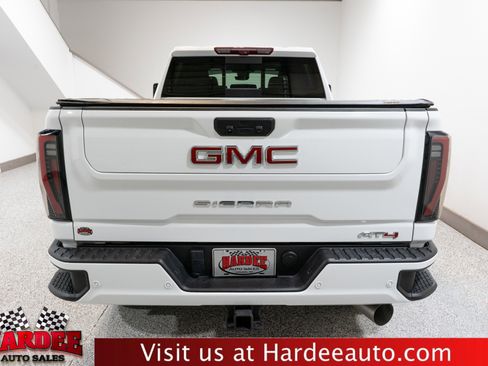 Used 2024 GMC Sierra 2500 AT4 w/ AT4 Premium Plus Package image 4