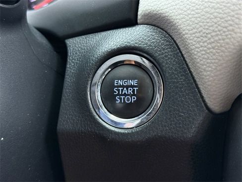 Used 2021 Toyota RAV4 XLE Premium image 5