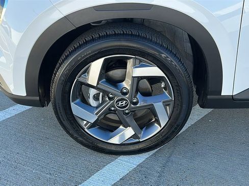 Used 2025 Hyundai Venue SEL image 7
