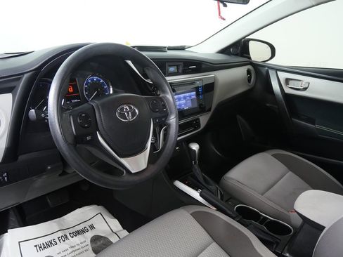Used 2018 Toyota Corolla LE image 13