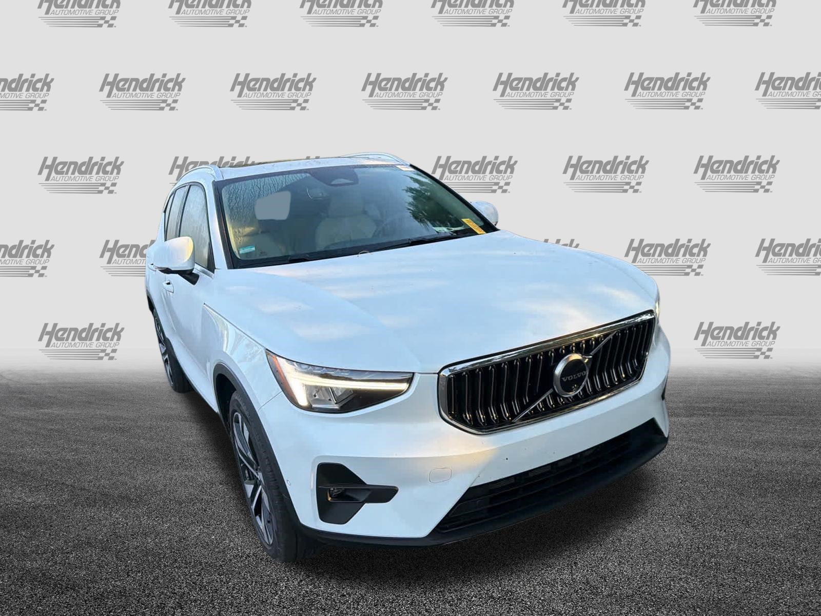 Used 2024 Volvo XC40 B5 Plus w/ Protection Package Premier AWD/4WD image 2