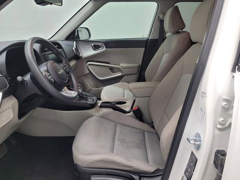 Used 2023 Kia Soul LX image 17