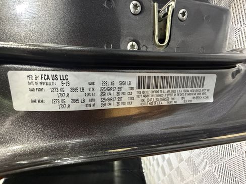 Used 2020 Jeep Cherokee Latitude Plus FWD image 25