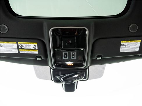 Used 2025 Land Rover Range Rover Velar Dynamic SE AWD/4WD image 19