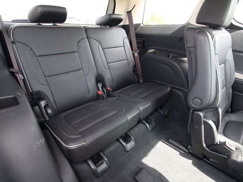 Used 2023 GMC Acadia Denali w/ Denali Ultimate Package AWD/4WD image 10