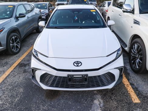 Certified 2025 Toyota Camry SE image 5