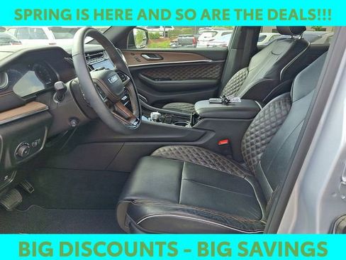 Used 2025 Jeep Grand Cherokee Summit image 14