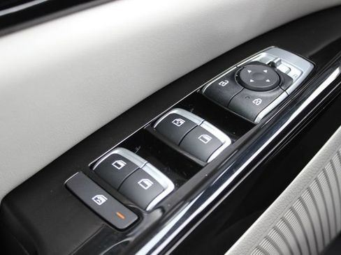 Used 2024 Kia Carnival EX FWD image 21
