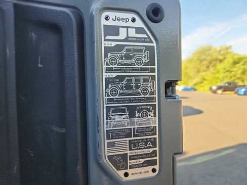 Used 2023 Jeep Wrangler Unlimited w/ Cold Weather Group AWD/4WD image 28