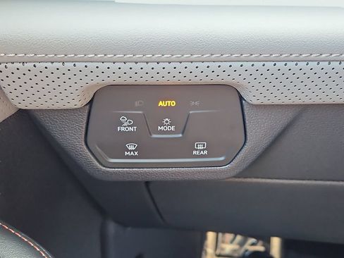 Certified 2026 Volkswagen Atlas Peak Edition AWD/4WD image 18