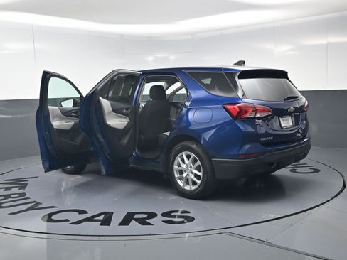Used 2022 Chevrolet Equinox LS w/ LS Convenience Package FWD image 28
