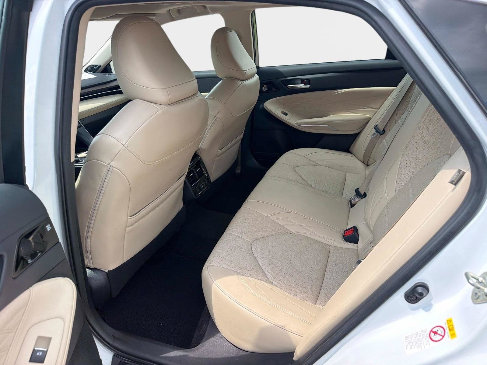 Used 2019 Toyota Avalon Limited FWD image 12