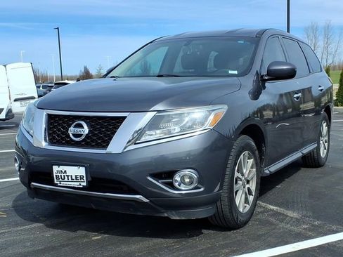 Used 2014 Nissan Pathfinder S image 2
