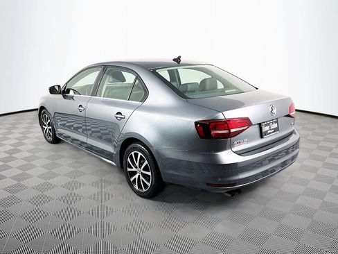 Used 2017 Volkswagen Jetta SE FWD image 5